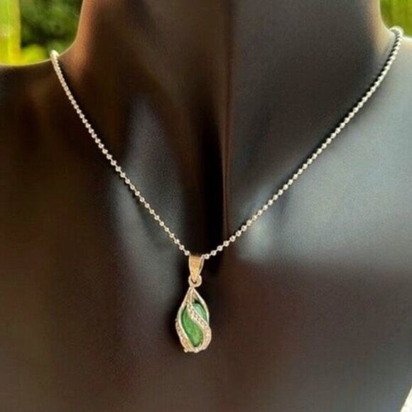 Vintage 18K White Gold Plated & Green Nephrite Jade Necklace - Picture 1 of 8